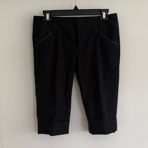 Alice + Olivia Black leather trimmed Bermuda shorts - Picture 1 of 6